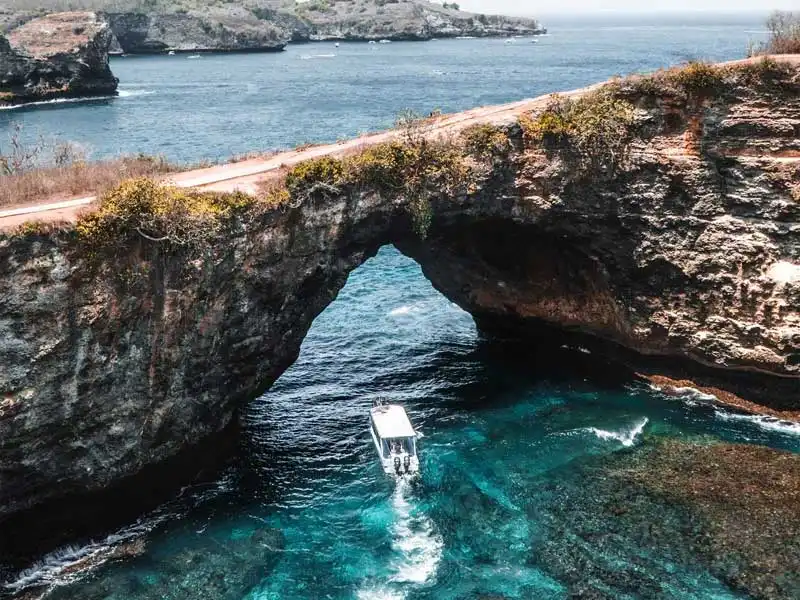 broken beach nusa penida
