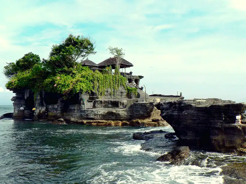 tanah lot temple