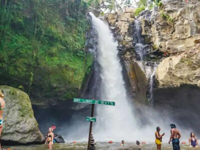 tegenungan waterfall