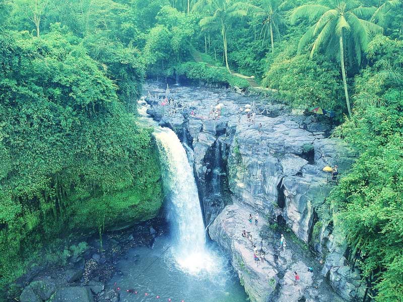 tegenungan waterfall_